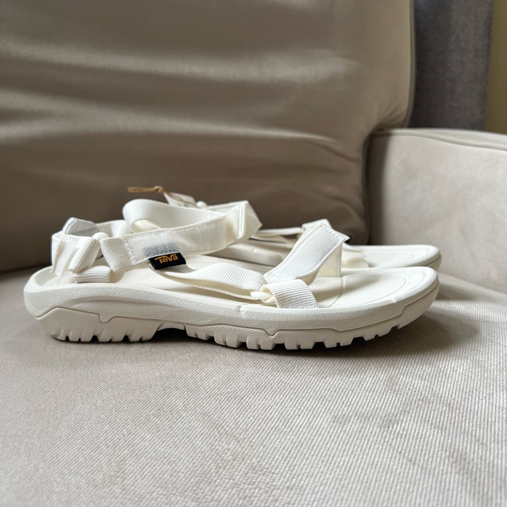 Women’s hurricane teva sandal size 8